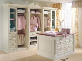 Traditional Walk In Closet