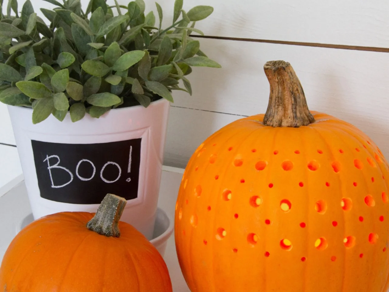 How to Make a Pretty Fretwork Pumpkin | HGTV how-to-make-a-pretty-fretwork-pumpkin-hgtv