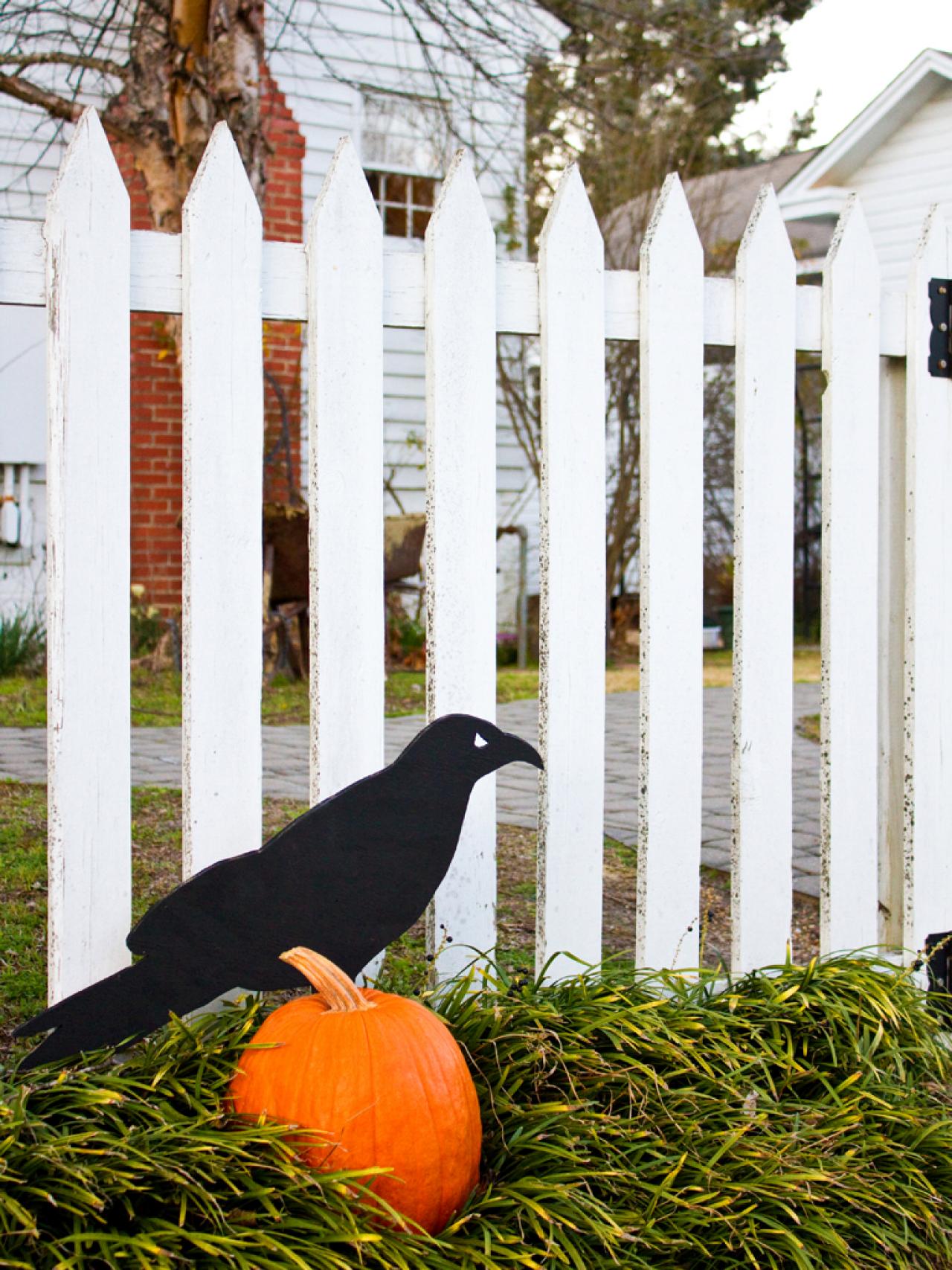 Giant Raven Outdoor Halloween Decoration Hgtv