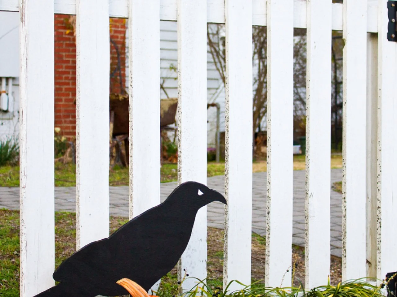 Giant Raven Outdoor Halloween Decoration | HGTV