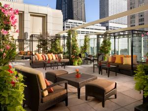 CI_Penninsula-Hotel-Chicago-Rooftop-Deck-Cabana_s4x3