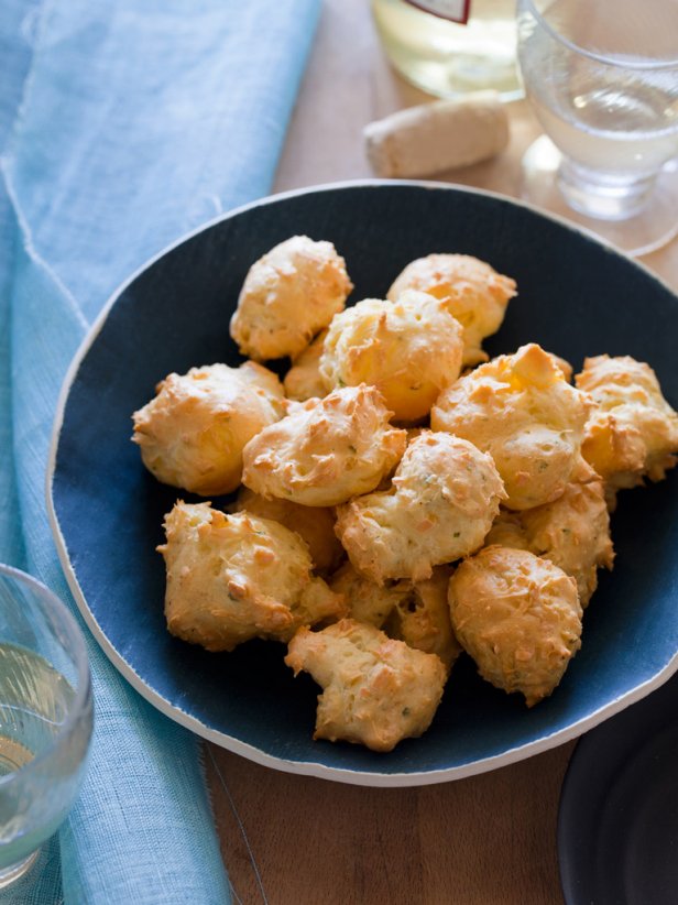 These flaky puffs are an ideal finger food, perfect for a party or even just a regular day at home. Cheesy and delicious, these yummy little morsels make a fantastic appetizer.