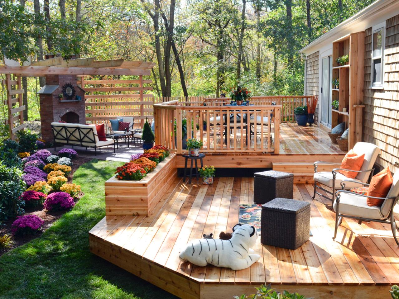 Backyard deck ideas on a budget