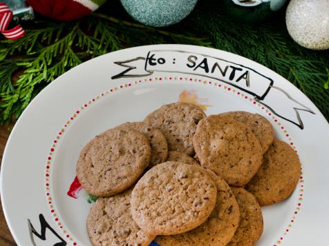 Make a Hand-Painted Cookie Plate for Santa