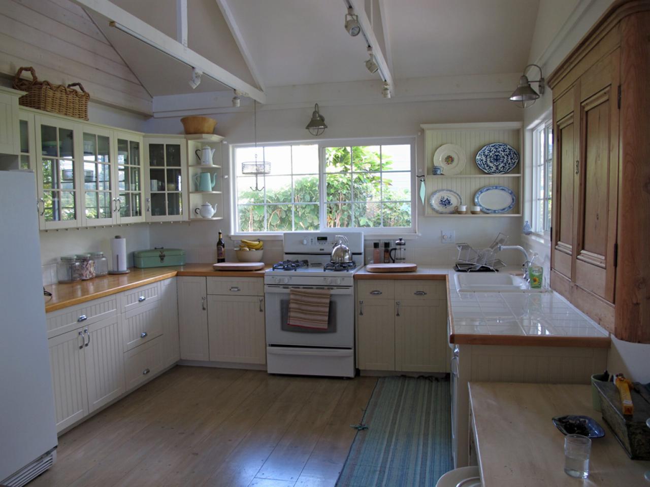  Vintage  Kitchen  Decorating Pictures Ideas  From HGTV HGTV