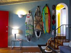 CI_Bethany-Nauert_coastal-design-color-living-room-surfboards_s4x3