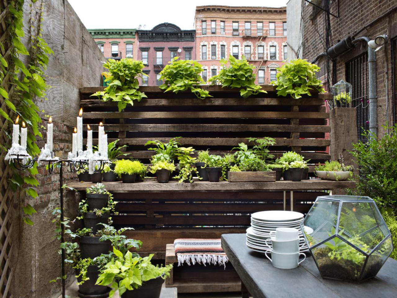 DIY Composter for apartment on balcony with urban vegetable garden 