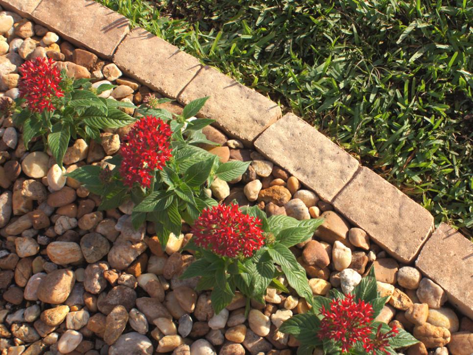 How To Install Garden Edging, How To Install A Stone Garden Bed