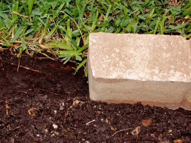 How to Install Stone Lawn Edging: Easy Steps for Stunning Borders