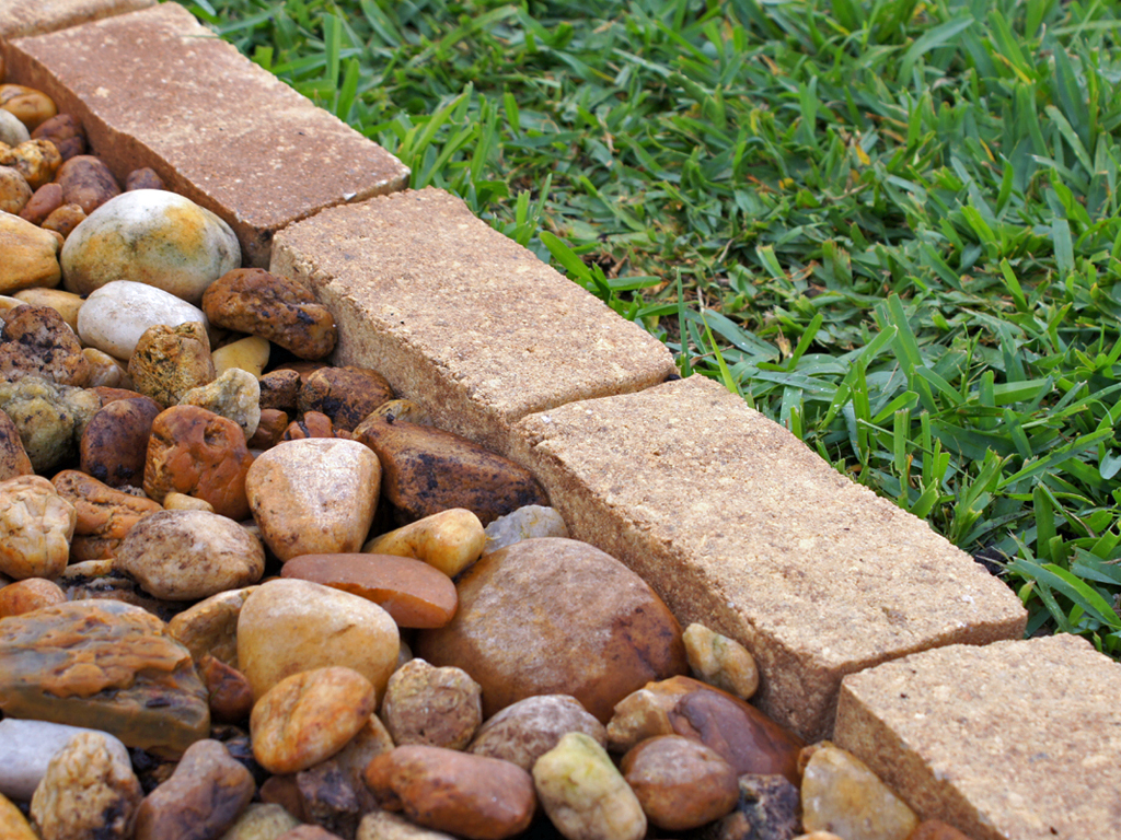 how to install landscape edging blocks