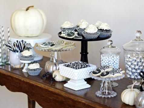 Black and White Treats Table