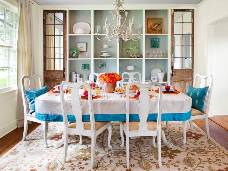 Contemporary Cottage Dining Room With Blue Pillows and Tablecloth