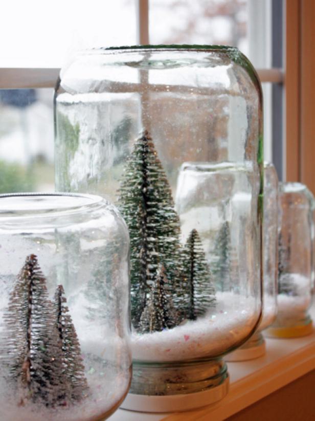 Mason Jars Contain DIY Holiday Snow Globes