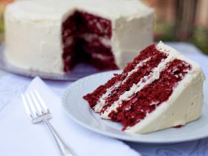 TS-146814095_red-velvet-cake-slice_s4x3