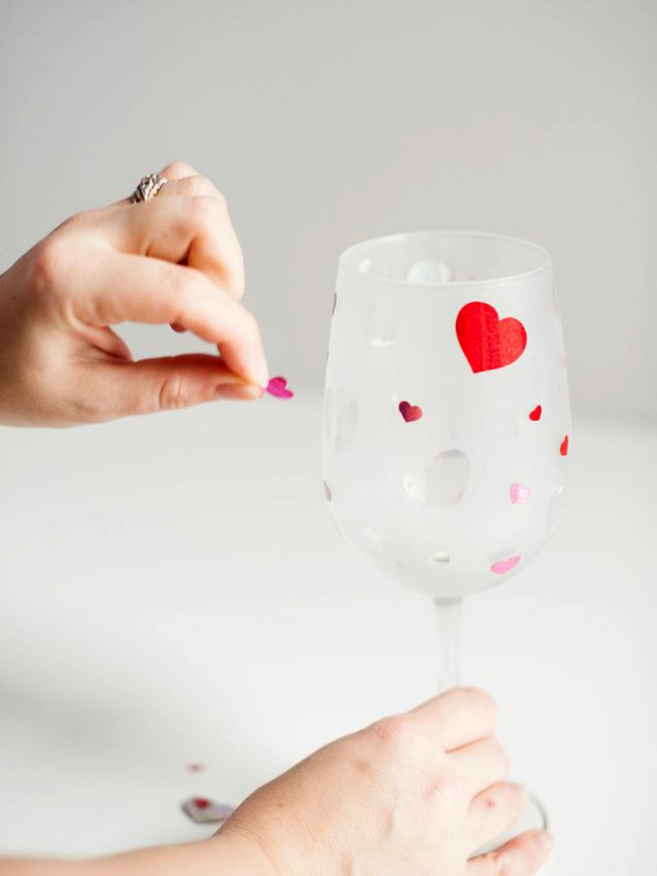 Etched Heart Wineglasses | HGTV