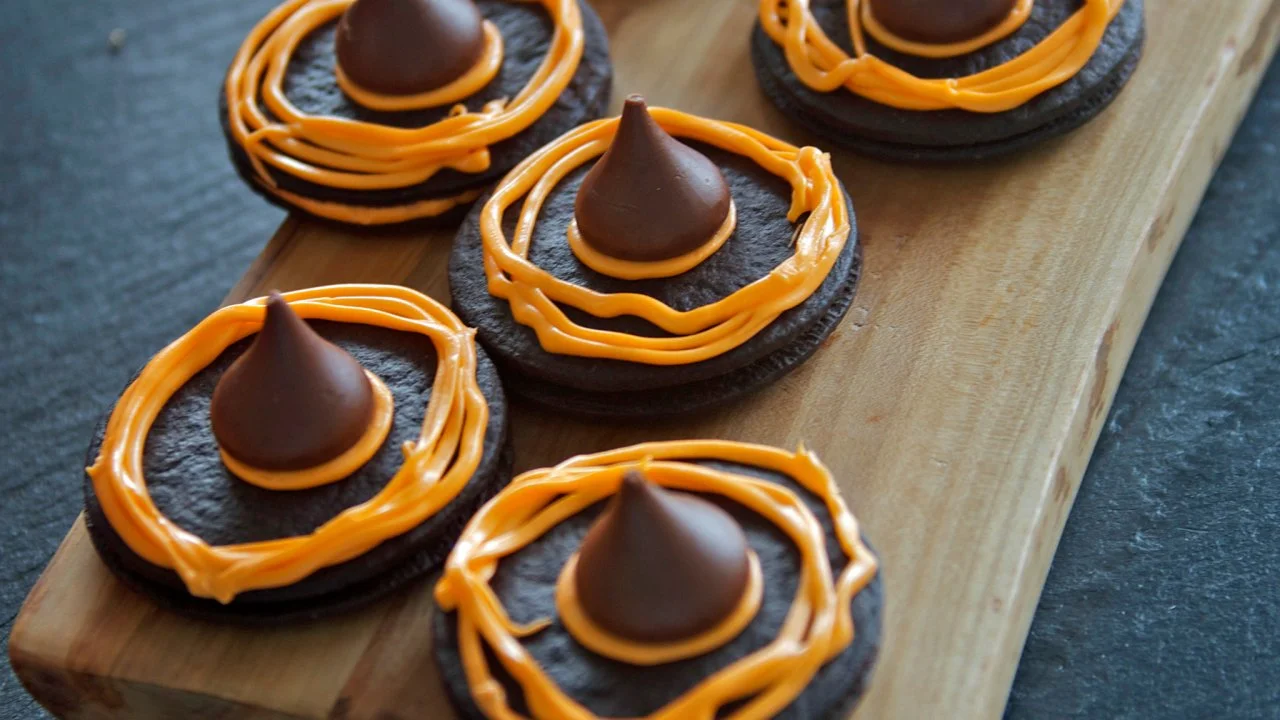 Halloween Snack Recipe: Wicked Witch Sandwich Cookies | HGTV