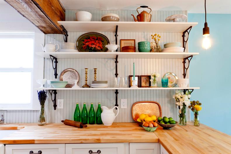 Cottage-Style Open Kitchen Shelving
