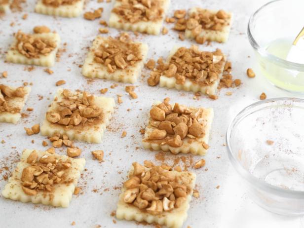 Sprinkle each square with a pinch of cinnamon.