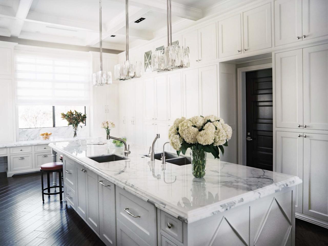 Black and White Kitchen Decor Inspiration