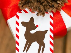 original_Kim-Stoegbauer-Christmas-wrapped-gift-printable-reindeer-tag-vert