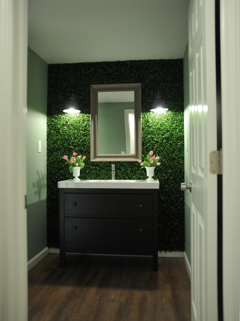 Eclectic Green Bathroom With Plant Wall | HGTV