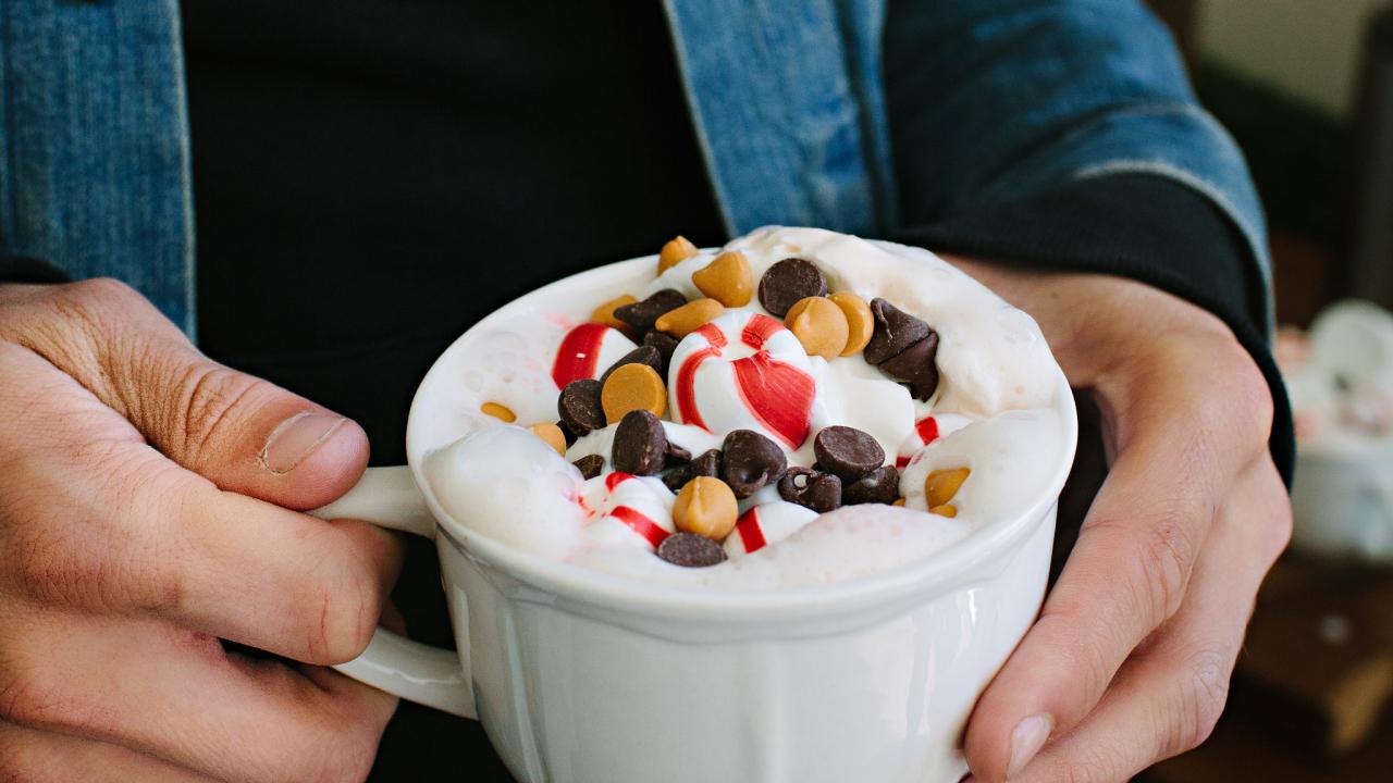 Holiday Hot Chocolate Bar With Homemade Mix Recipe - House of Hawthornes