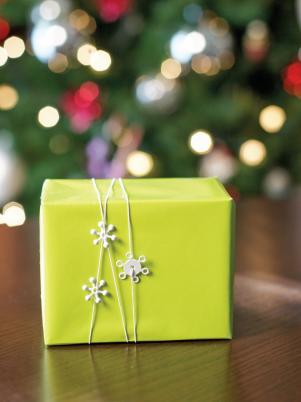 10 Easy DIY Christmas Gift Wrapping Ideas - Tile Mountain