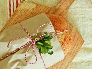 original_Marian-Parsons-Christmas-gift-wrap-bread-board-1_3x4