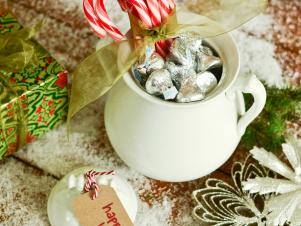 original_Marian-Parsons-Christmas-gift-wrap-vintage-lidded-pot-1_3x4