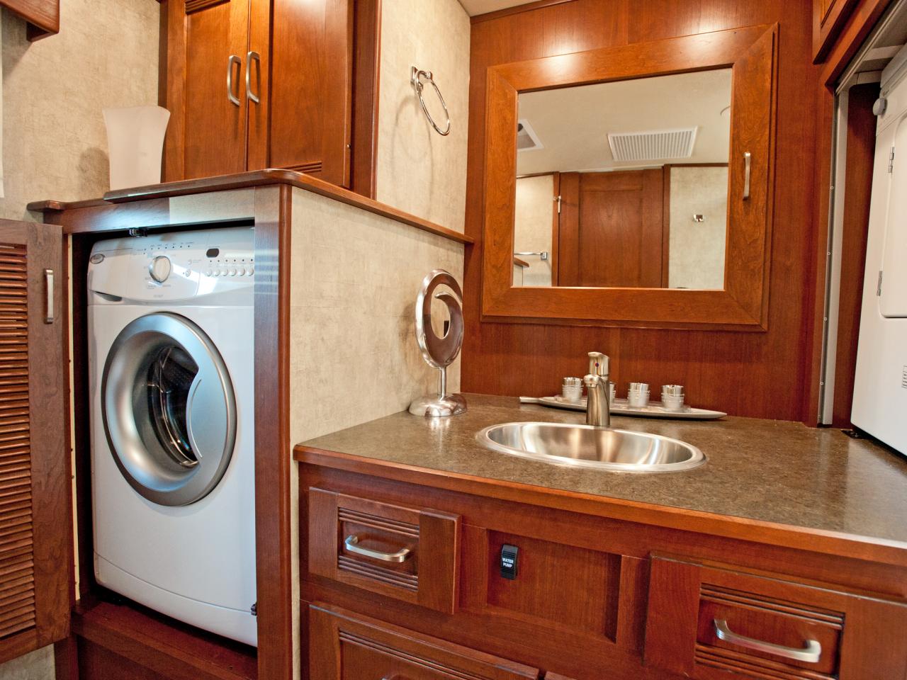 Winnebago with deals washer and dryer