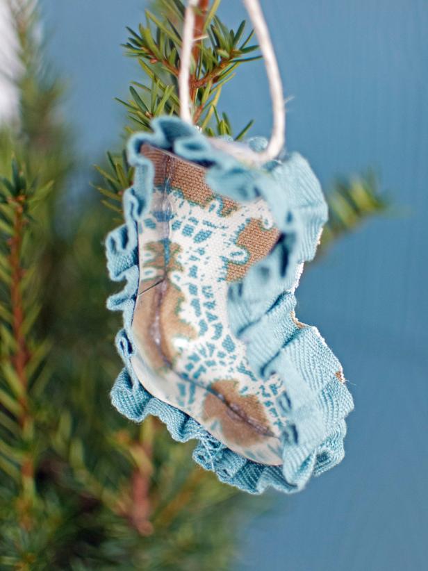 Make a cookie cutter Christmas ornament using HGTV HOME fabric without bringing out the sewing machine.