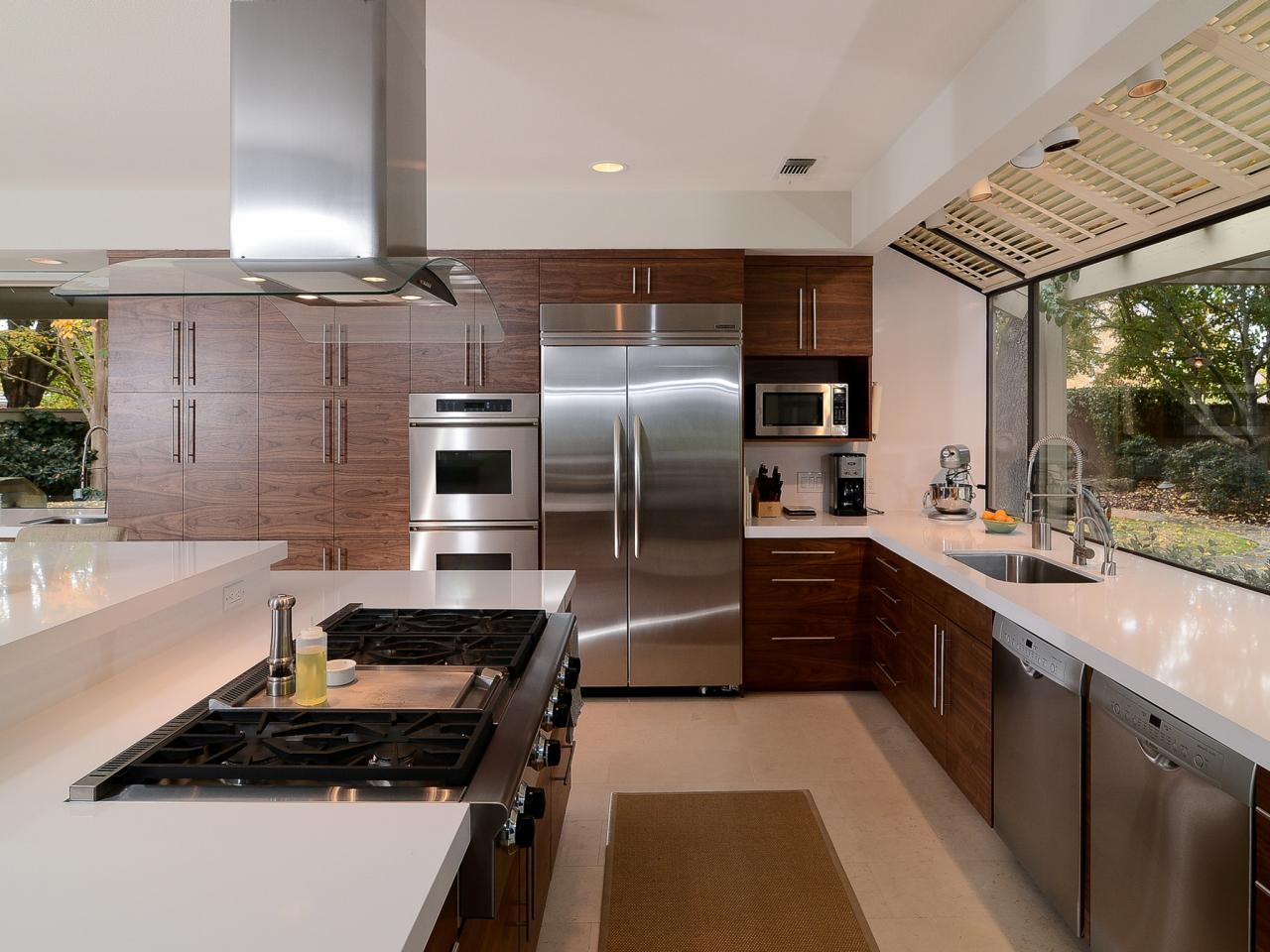 2017059757 en h je cuisine light 10 things to get rid of now hgtv s decorating design 2017059757 en h je cuisine light 10 things to get rid of now hgtv s decorating design