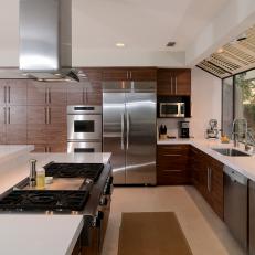 Sleek Contemporary Kitchen With Island Cooktop