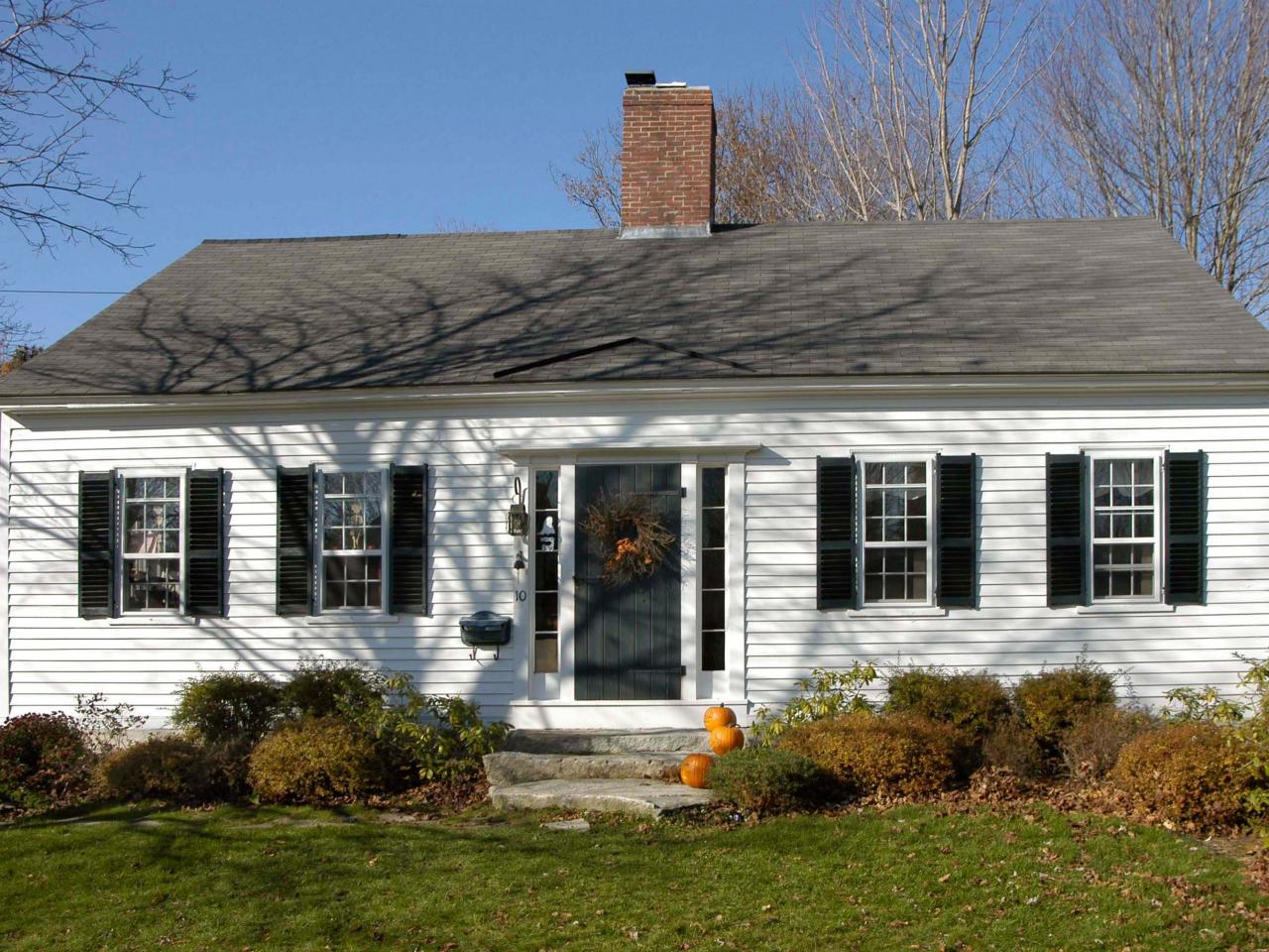19 Lovely Center Chimney Cape House Plans