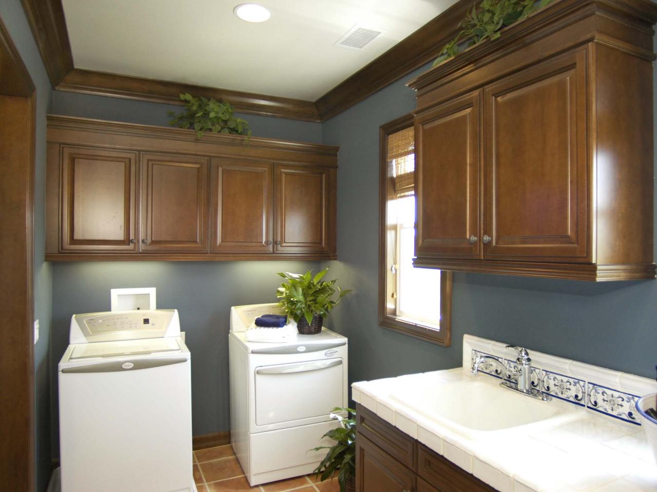 Traditional Laundry Room With Utility Sink | HGTV