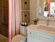 Neutral Bathroom With White Vanity and Neutral Tile Floor