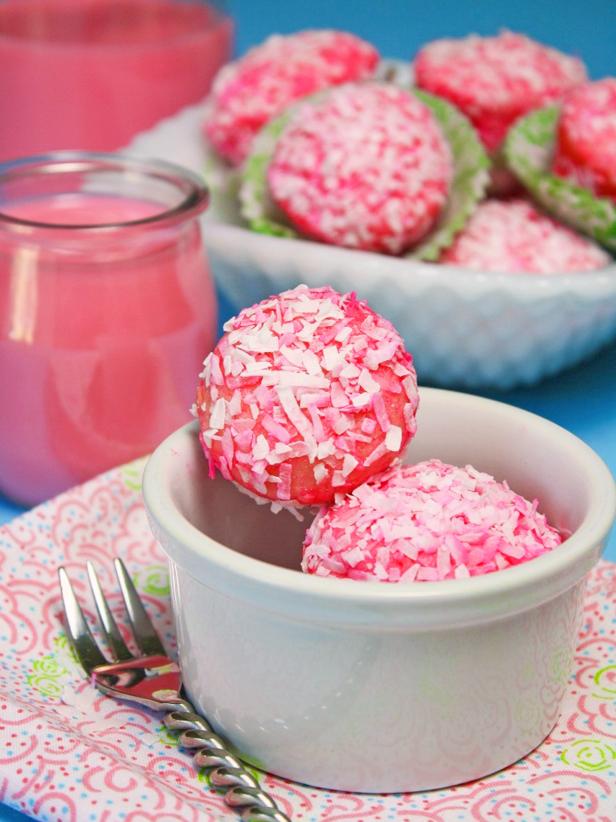 Add a Splash of Pink to Your Table with Pink Snoball Cakelettes