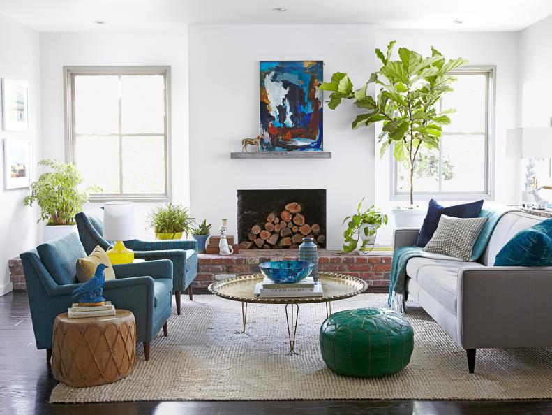 Blue Accented Living Room With Emerald Green Ottoman 