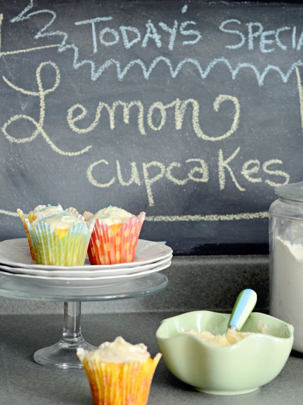 Voila – your chalkboard backsplash is finished! Keep colored chalk handy so family members can jot down messages, recipes, shopping lists, etc.