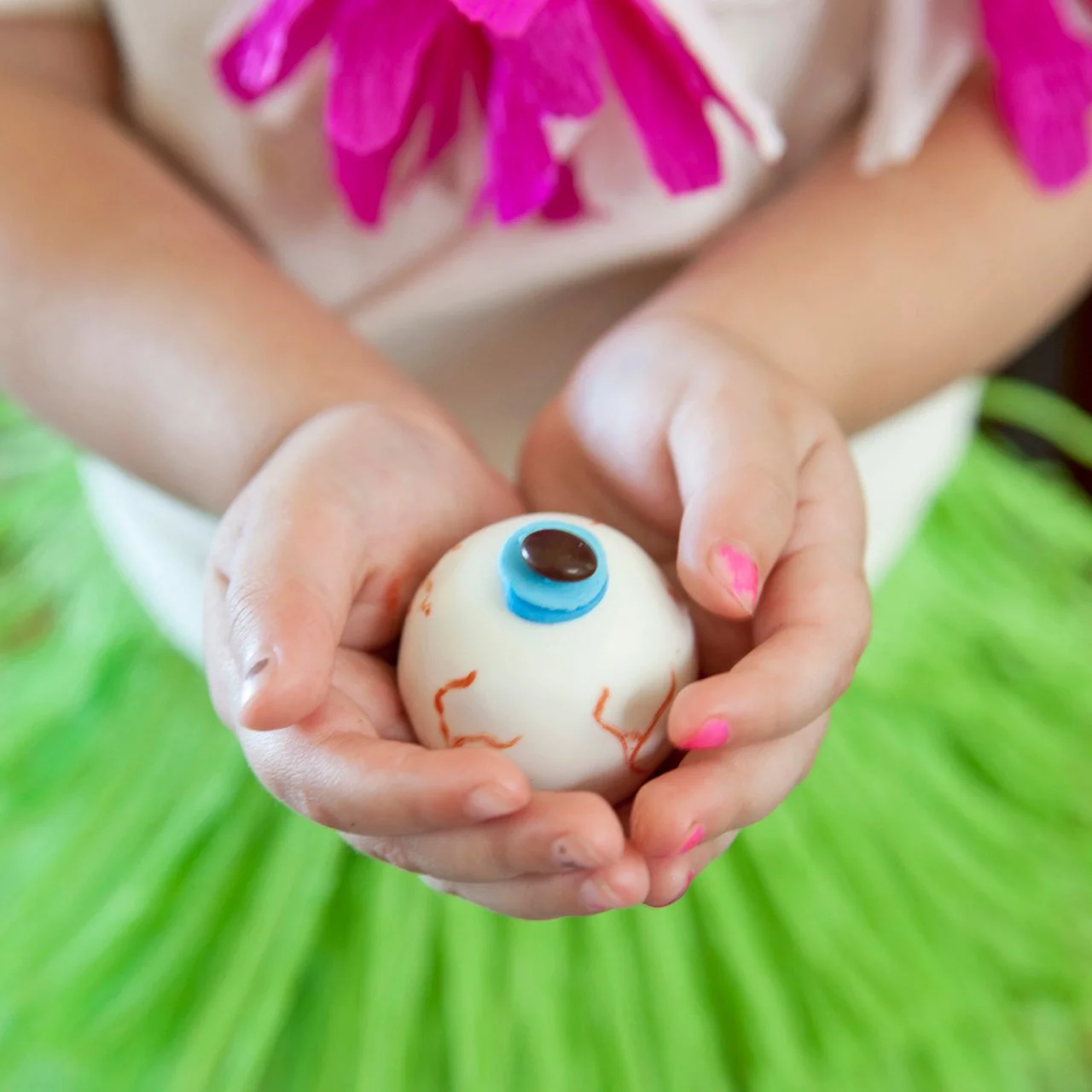 Halloween Party Food: Cake Ball "Eyeballs" Recipe | HGTV