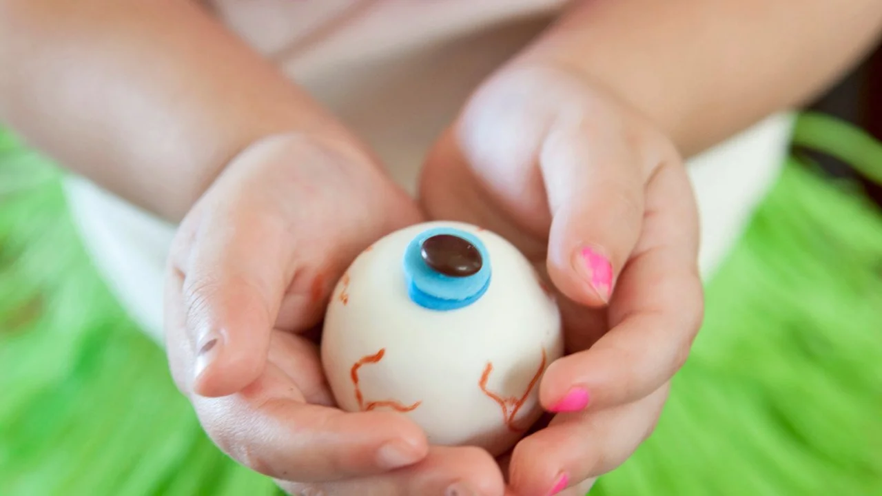 Halloween Party Food: Cake Ball "Eyeballs" Recipe | HGTV