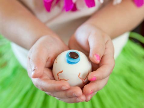 Halloween Party Food: Cake Ball "Eyeballs" Recipe