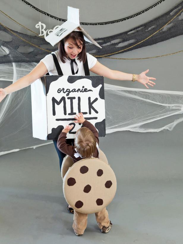 Using inexpensive and easily accessible materials, a milk costume for mommy and chocolate chip cookie getup for baby couldn't be a more delicious pairing for a night of trick or treating.