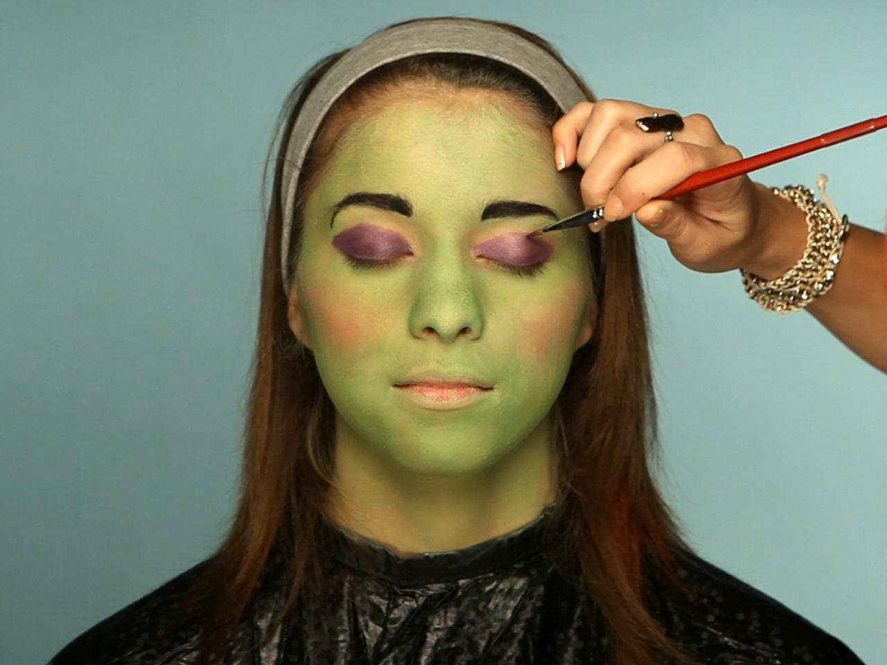Kid's Halloween Makeup Tutorial: Frankenstein's Daughter | HGTV