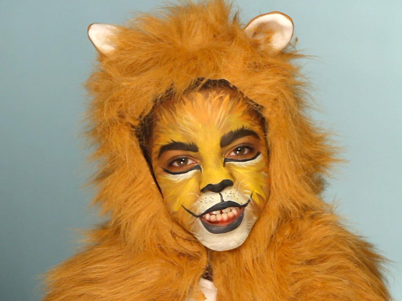 Kid's Lion Costume for Halloween.
