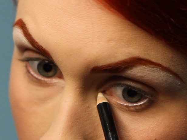 Add white eyeliner pencil at the inner corners of eyes and blend out onto lid.
