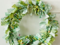 Kids' Craft: No-Sew Wreath With Upcycled Fabric