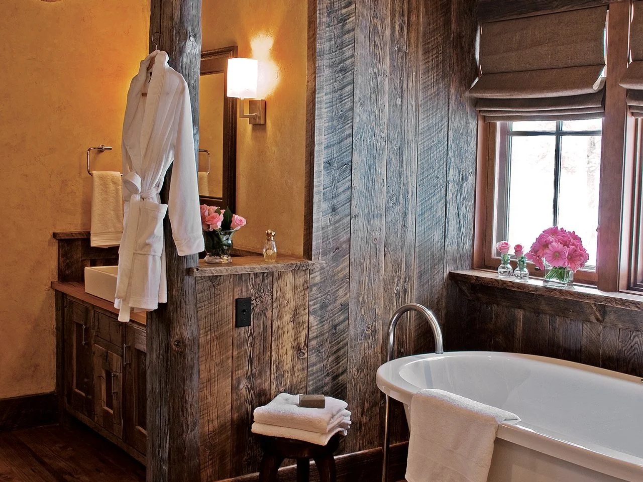 Country Western Bathroom Decor: HGTV Pictures \u0026 Ideas | HGTV, image size:1280x960
