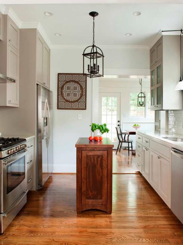 White Powder Coated Range Hood with Viking Range - Transitional