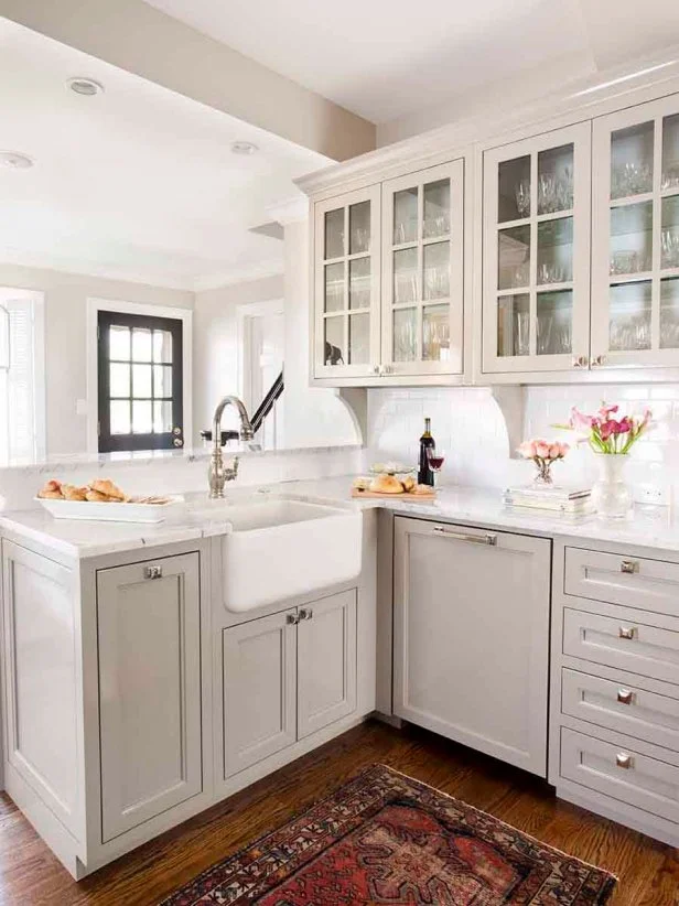 How to Decorate behind a Corner Kitchen Sink: Stunning Ideas